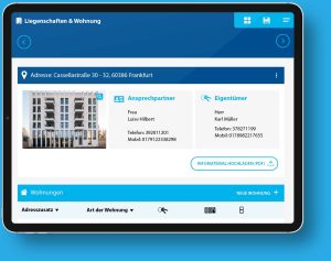 Tablet-Ansicht einer Liegenschaftsseite mit Gebäudefoto, Kontaktdaten und Liste der Wohnungen.